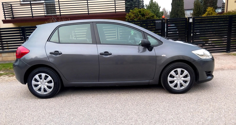 Toyota Auris cena 17800 przebieg: 226000, rok produkcji 2008 z Sochaczew małe 92